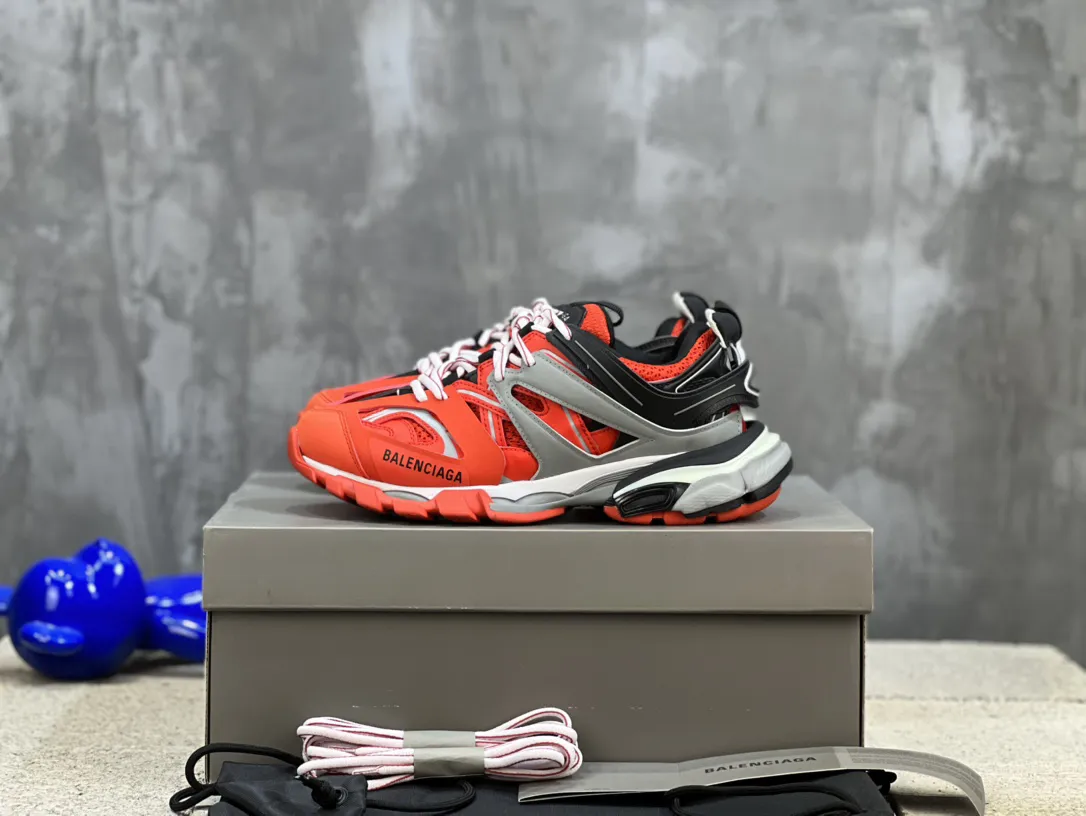 バレンシアガ「Balenciaga」Track 3.0 アウトドアコンセプトスニーカー