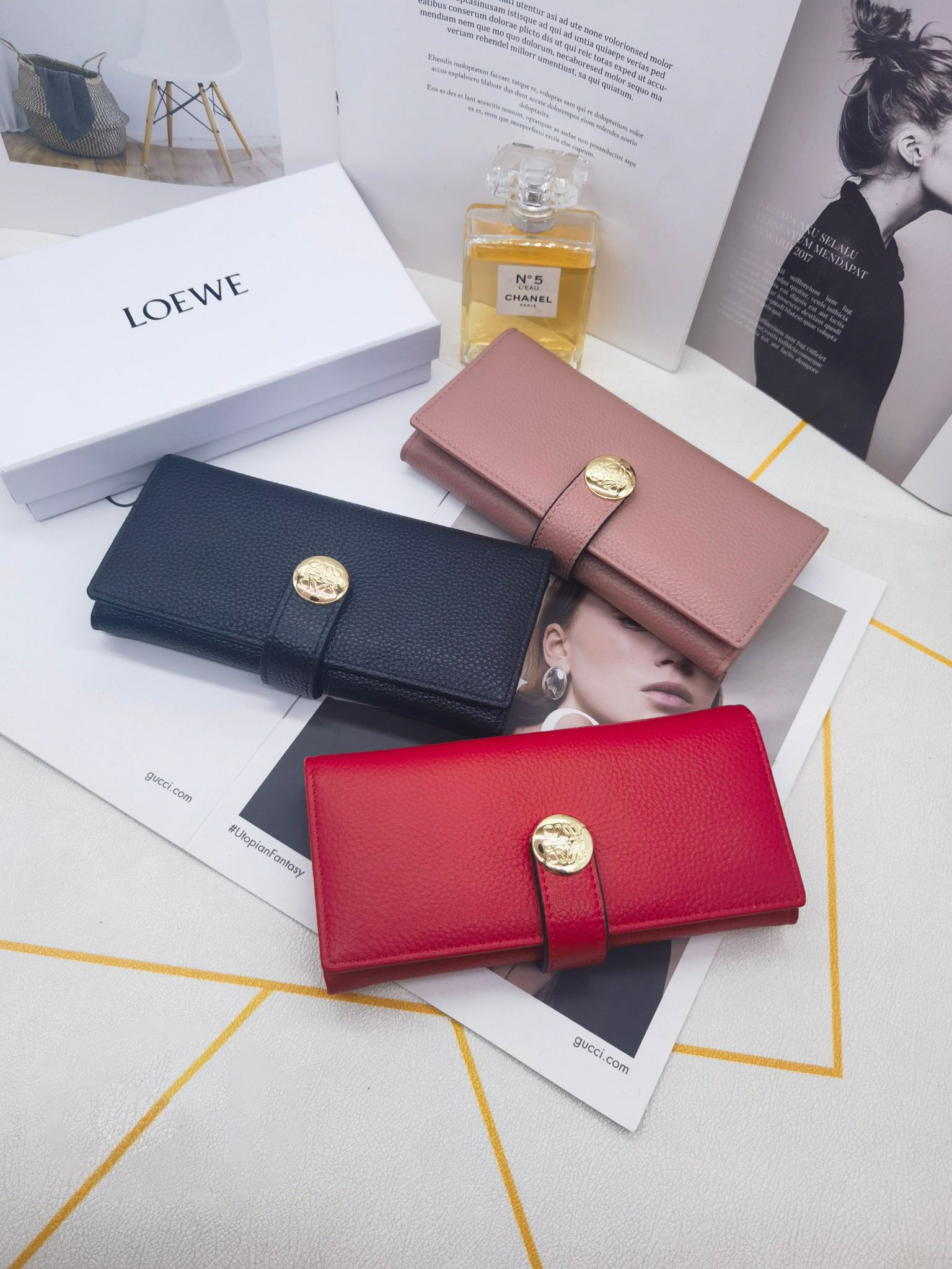 ロエベ「LOEWE」ぺブル バーティカル ウォレット ミディアム