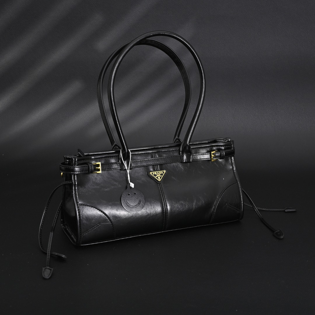 プラダ「Prada」ソフトラックス ミディアム ロングハンドル トートバッグ