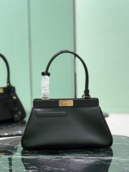 プラダ「Prada」2025 ジオメトリック デュアリズム ハンドバッグ