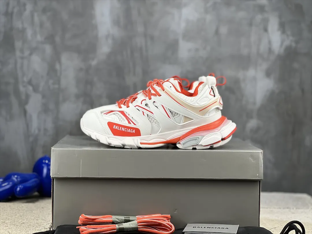 バレンシアガ「Balenciaga」Track 3.0 アウトドアコンセプトスニーカー