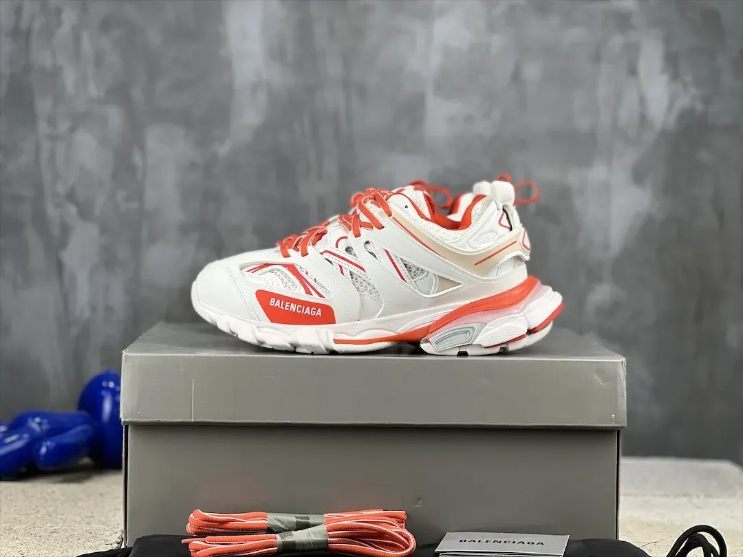 バレンシアガ「Balenciaga」Track 3.0 アウトドアコンセプトスニーカー