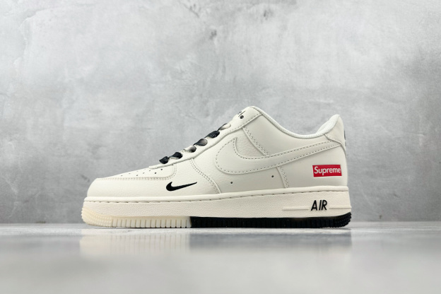 「コラボモデル」Supreme × Nike Air Force 1 Low スニーカー