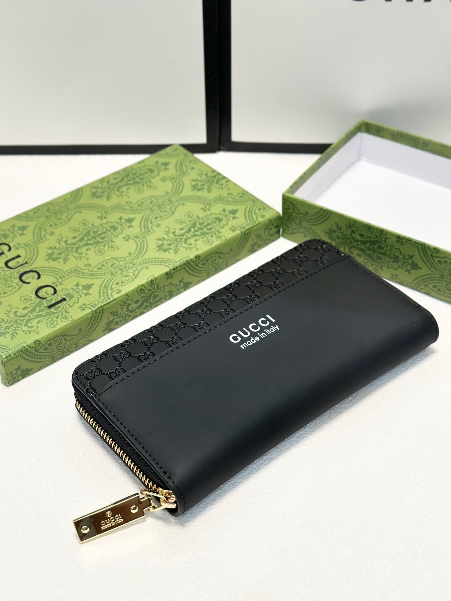 グッチ「Gucci」シグネチャー レザー ウェブ ジップアラウンドウォレット