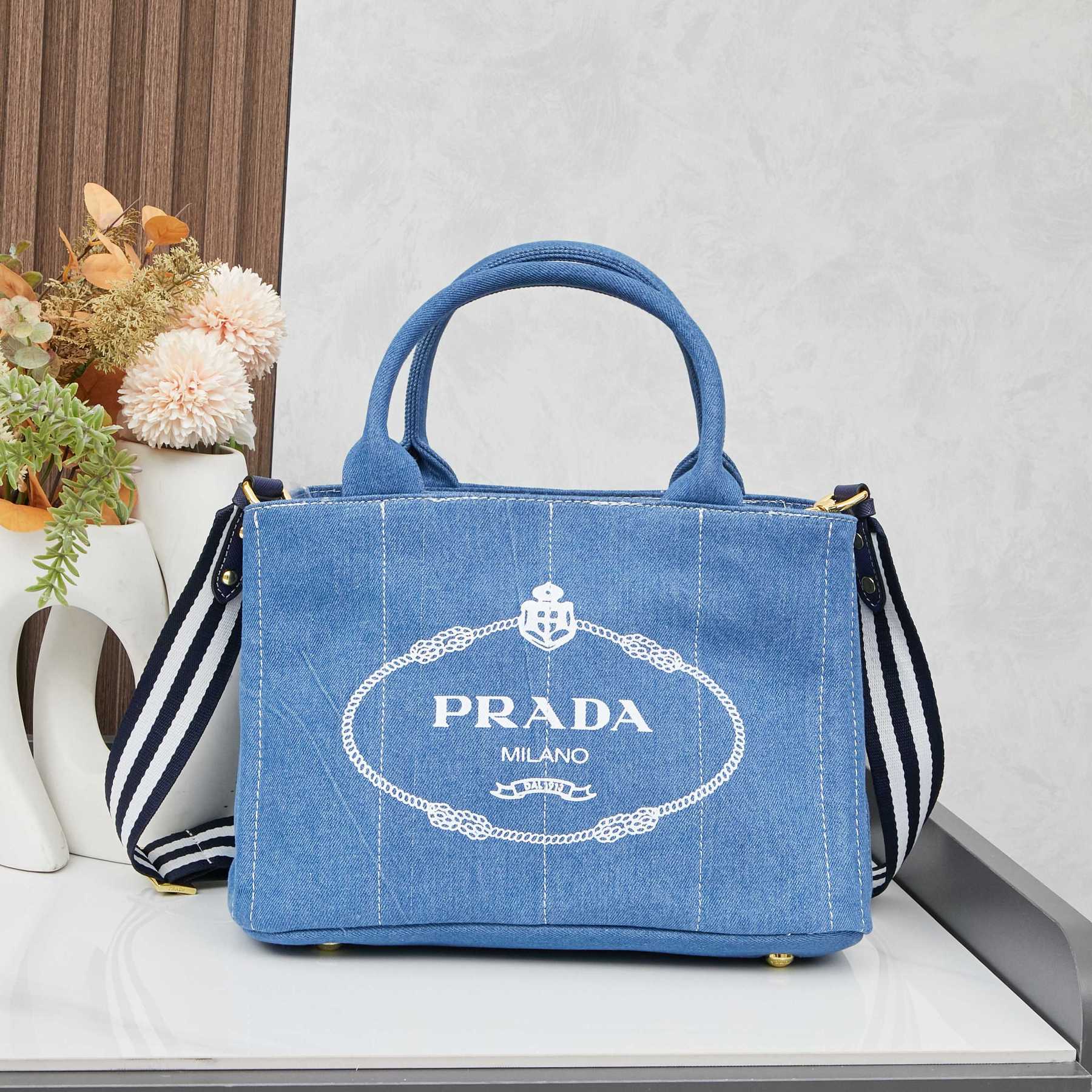 プラダ「Prada」ビーチトートバッグ