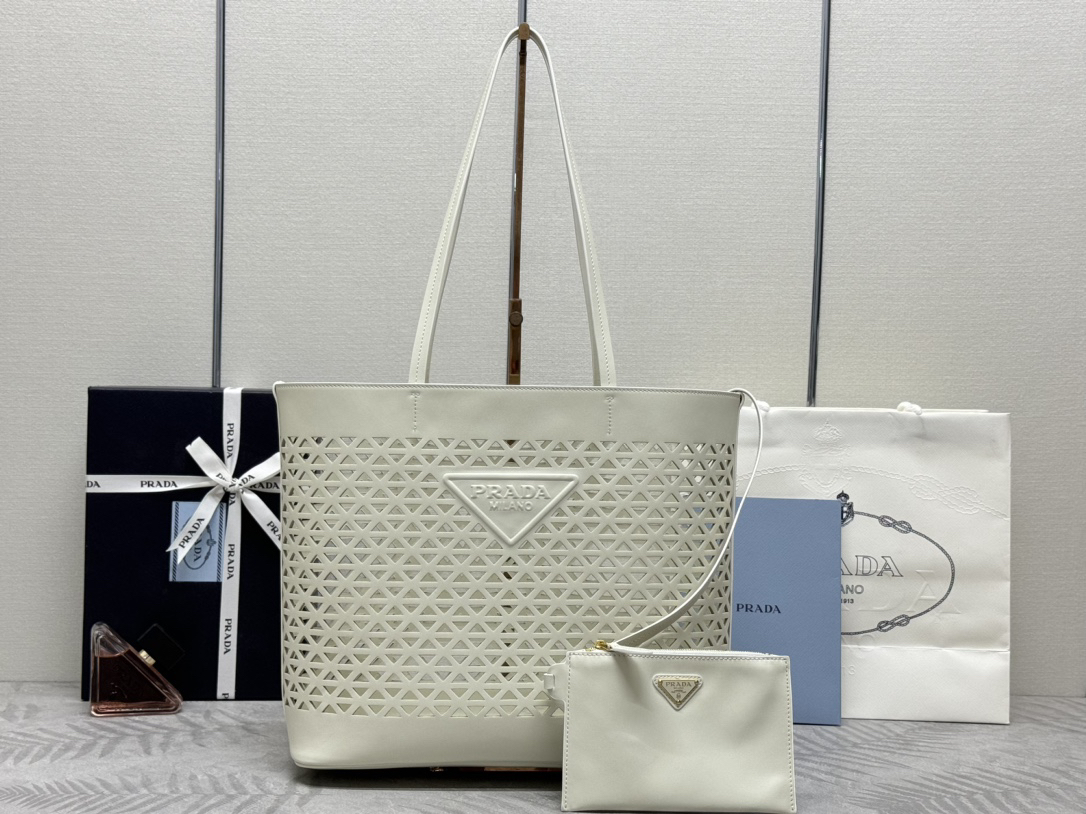 プラダ「Prada」ジオメトリックパンチトートバッグ