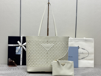 プラダ「Prada」ジオメトリックパンチトートバッグ