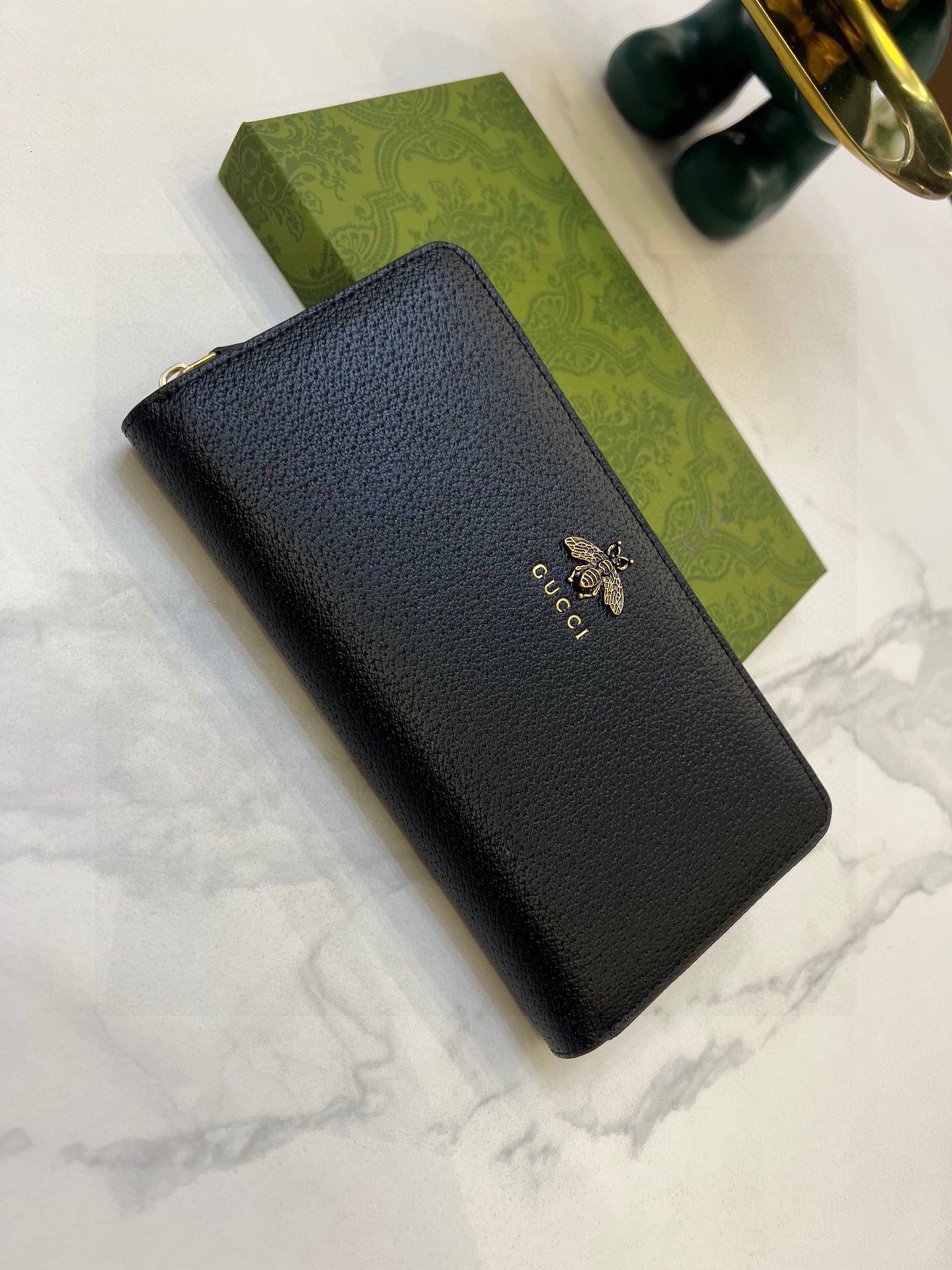 グッチ「Gucci」シグネチャー レザー ウェブ ジップアラウンドウォレット