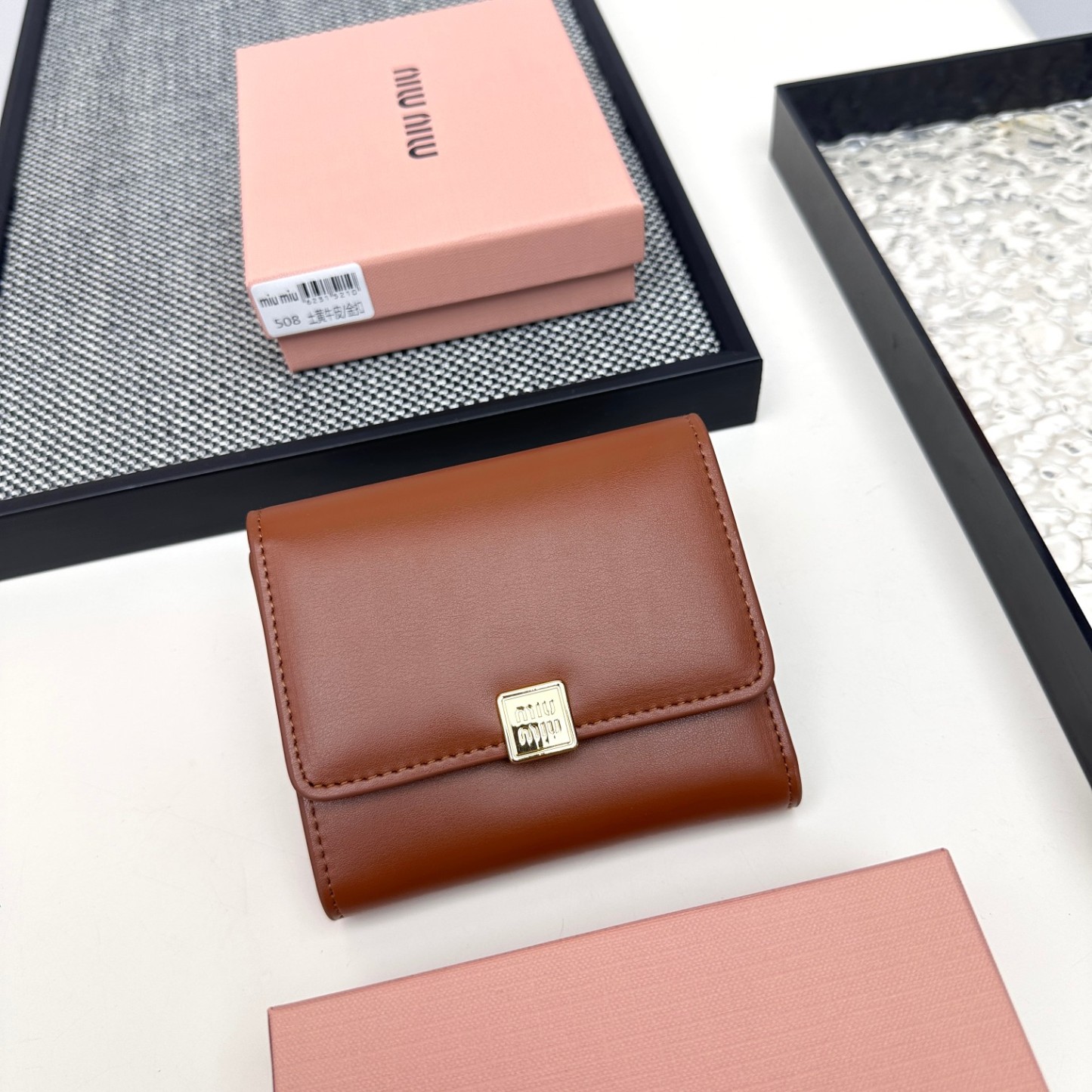 ミュウミュウ「Miu Miu」多機能二つ折りスモールウォレット-ISETAN PRESTIGE CURATED
