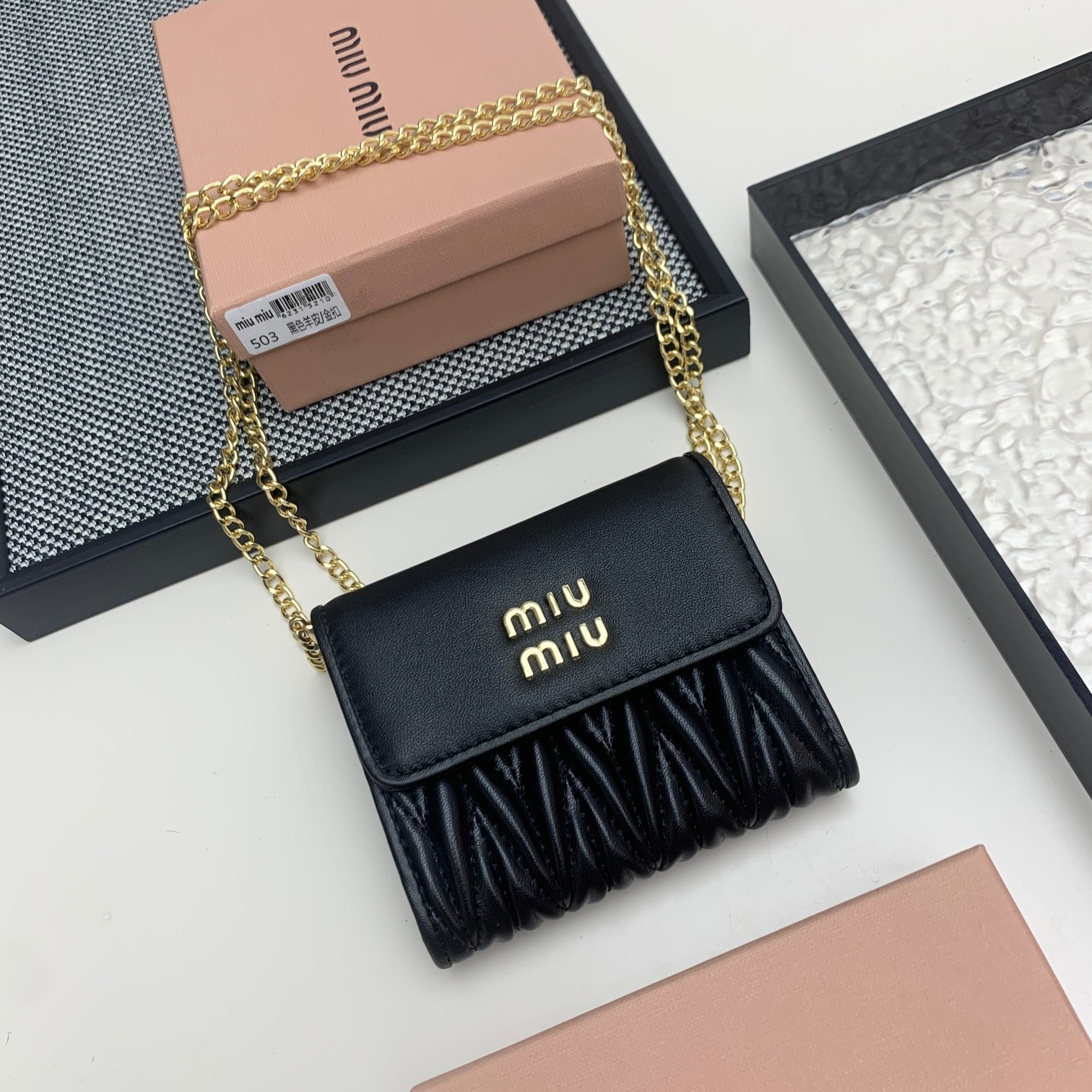 ミュウミュウ「Miu Miu」マテラッセレザー ジップアラウンド 折り財布