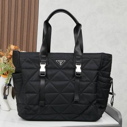 プラダ「Prada」リサイクルナイロン トートバッグ モデル ハンドバッグ