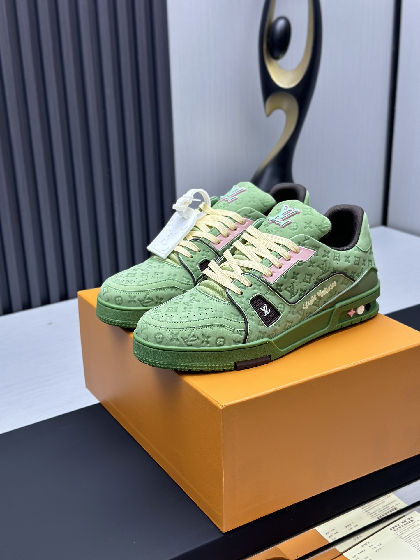 ルイ・ヴィトン「Louis Vuitton」LV トレイナー スニーカー 