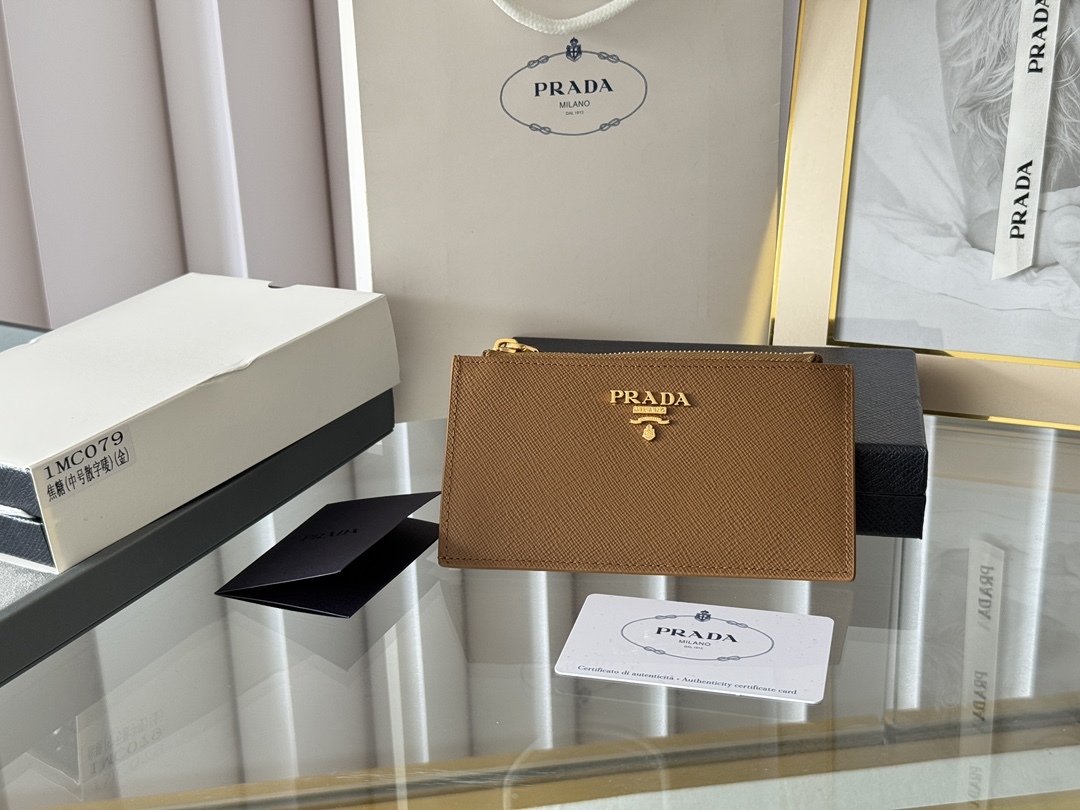 プラダ「Prada」サフィアーノ  カード&コインケース