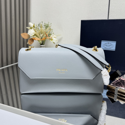 プラダ「Prada」2025 チェーンショルダーバッグ  スモール