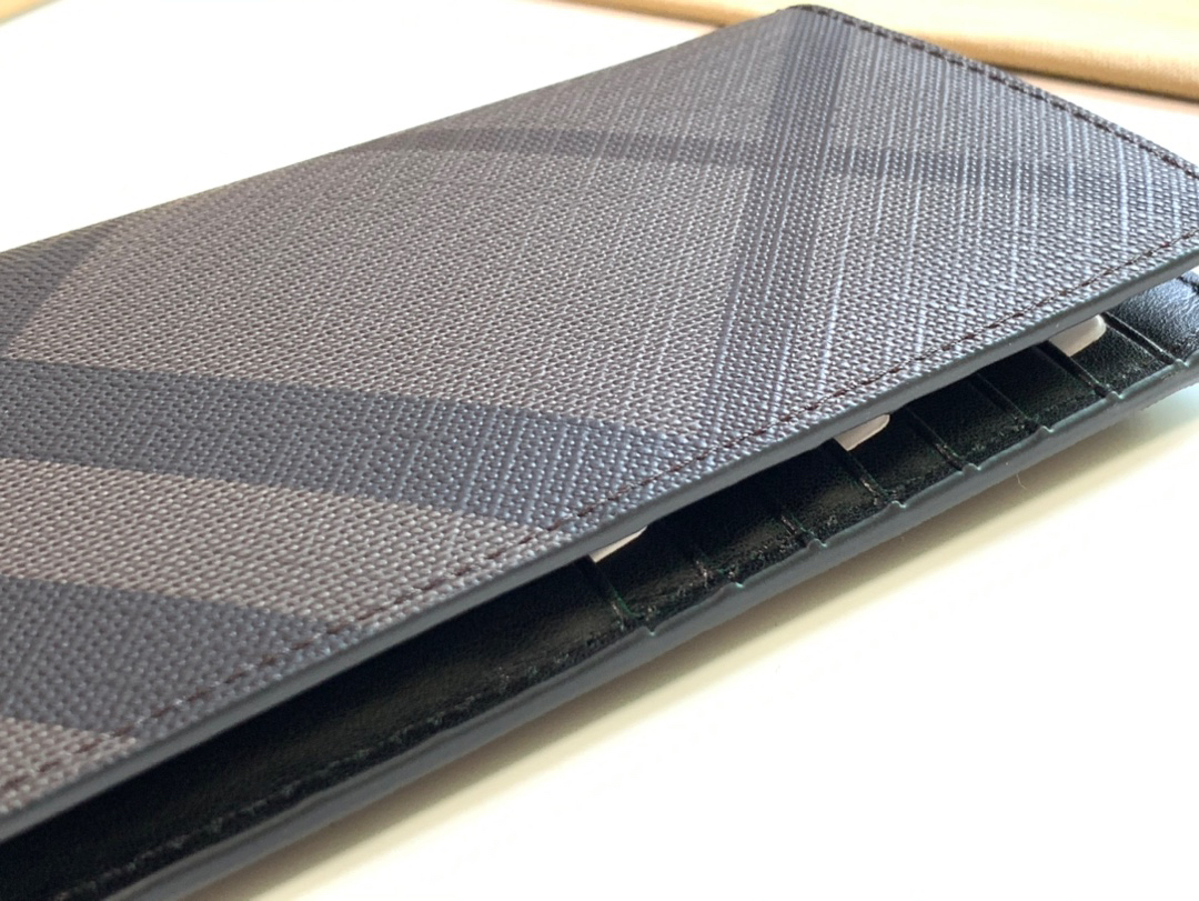 バーバリー「Burberry」London チェック 二つ折り財布