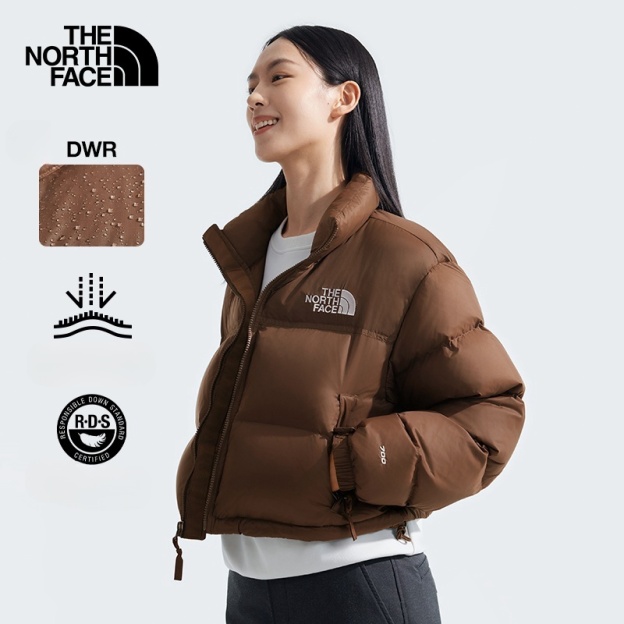 The North Face ICON Nuptse レディース ショート丈 ホワイトグースダウンジャケット。撥水加工済みで、冬季の新作です