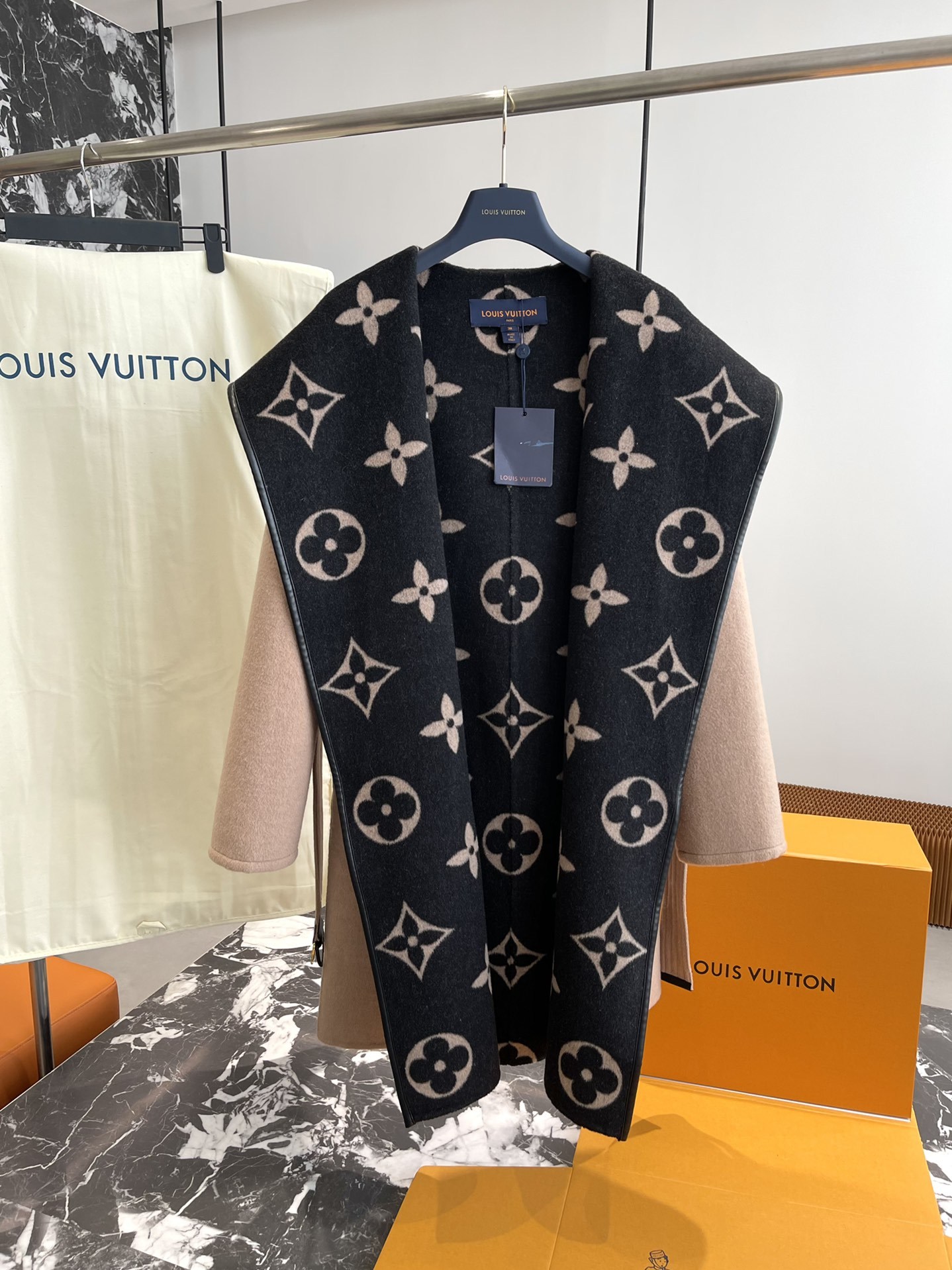 ルイ・ヴィトン「Louis Vuitton」秋冬 レディース ワップルフードロングコート