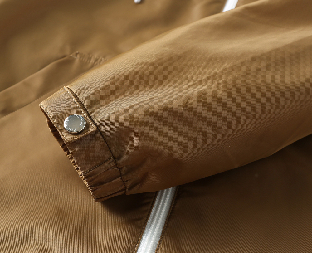 プラダ「Prada」秋冬 フード付きアウター