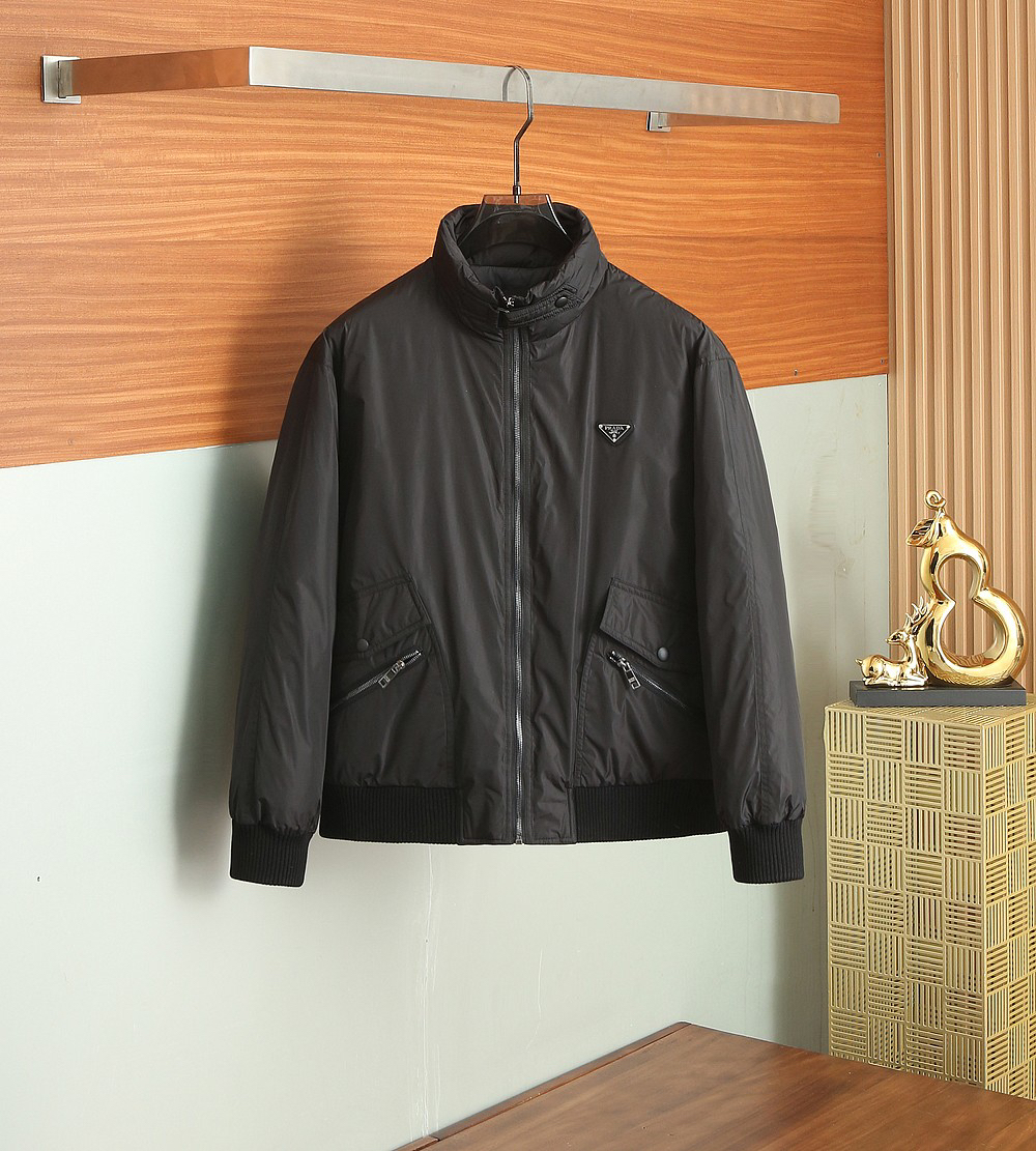プラダ「Prada」秋冬ダウンジャケット