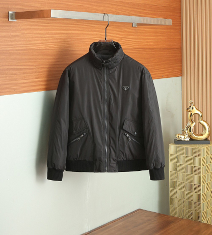 プラダ「Prada」秋冬ダウンジャケット
