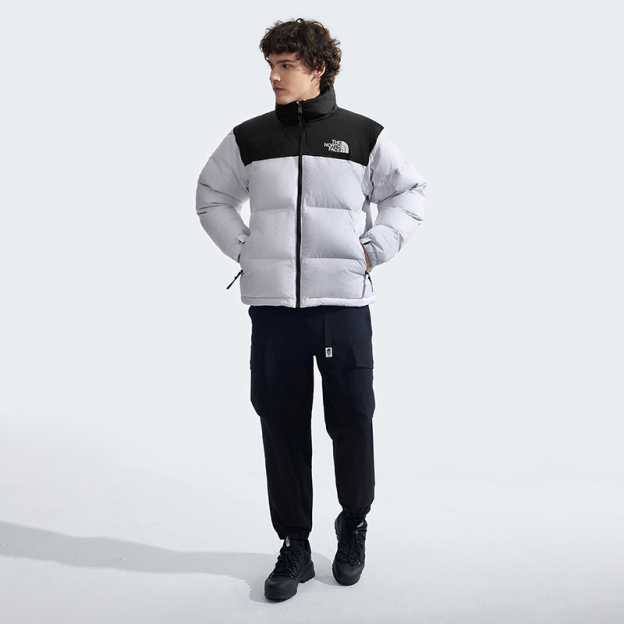 The North Face 96 モデルのヌプツェ（NUPTSE）ダウンジャケットは、クールなブランドのクラシックなアイコンで、新モデルのガチョウのダウン入りです。
