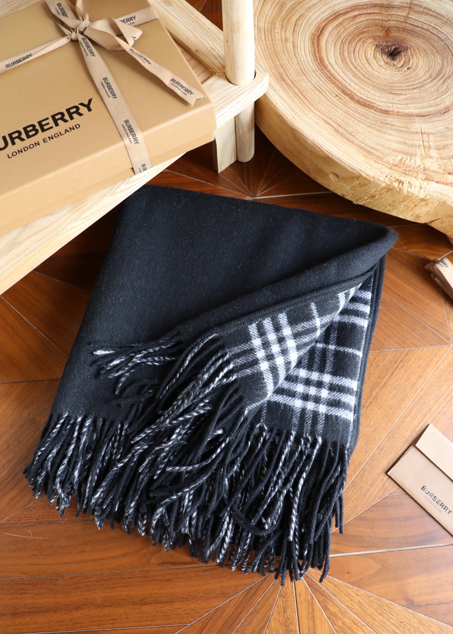 バーバリー「Burberry」リバーシブル チェック ウール ケープ 140x140cm