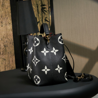 ルイ・ヴィトン「Louis Vuitton」ネオノエ MM