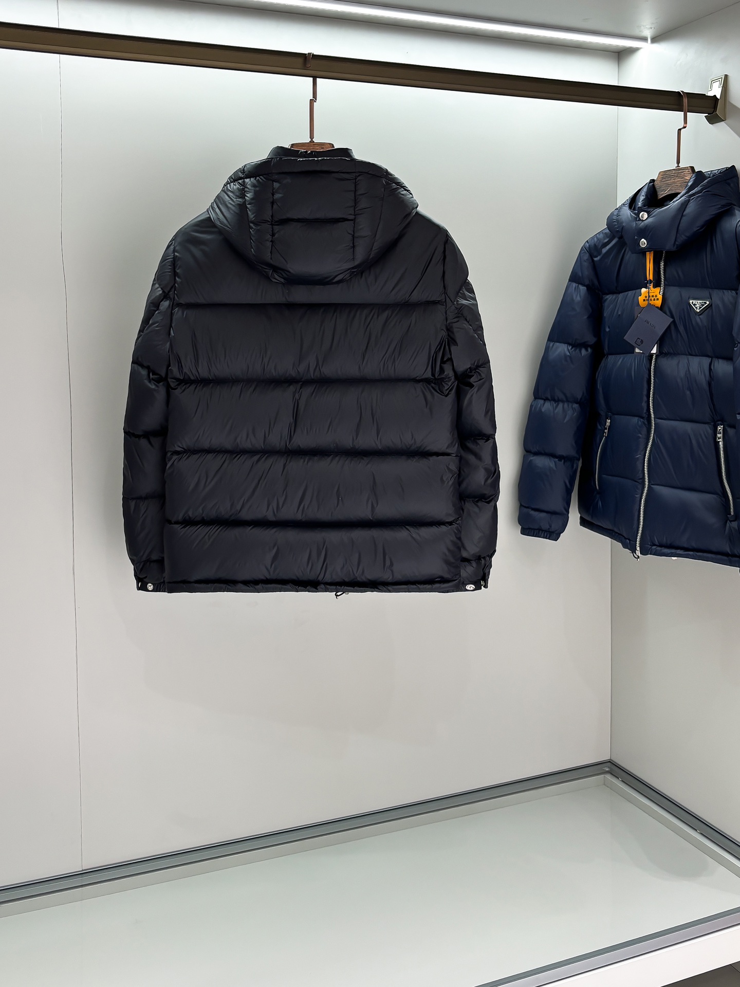 プラダ「Prada」秋冬フード付きダウンジャケット