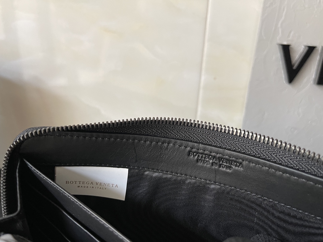 ボッテガ・ヴェネタ「Bottega Veneta」メンズ ザッパー ロング ウォレット