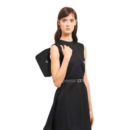 プラダ「Prada」レザーストラップ ホーボーバッグ