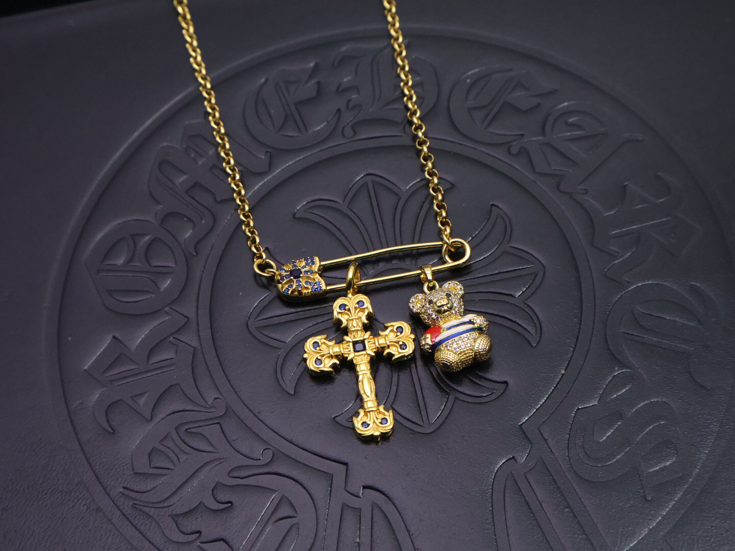 クロムハーツ「Chrome Hearts」のクラシックネックレス - 日常に上品なアクセントを添えるユニセックスモデル