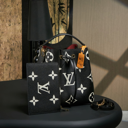ルイ・ヴィトン「Louis Vuitton」ネオノエ MM