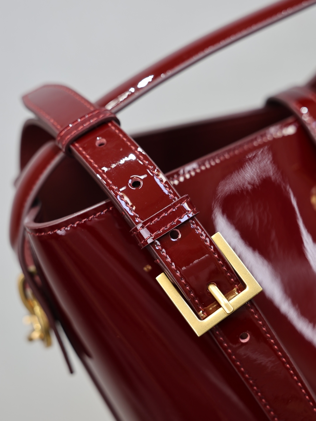 2026サンローラン「Saint Laurent LE 5 À 7 BEA パテントレザー バケツバッグ