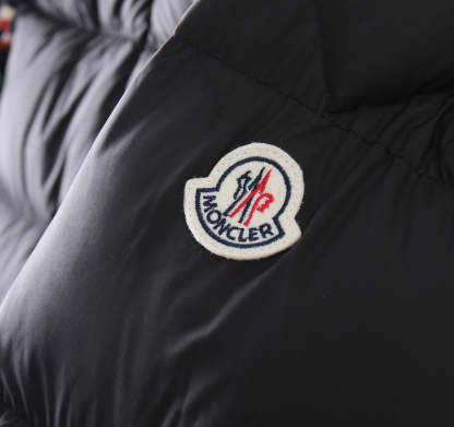 モンクレール「Moncler」秋冬 ダウンジャケット