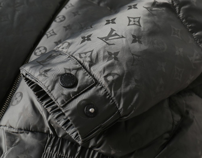 ルイ・ヴィトン「Louis Vuitton」秋冬コレクション ダウンジャケット