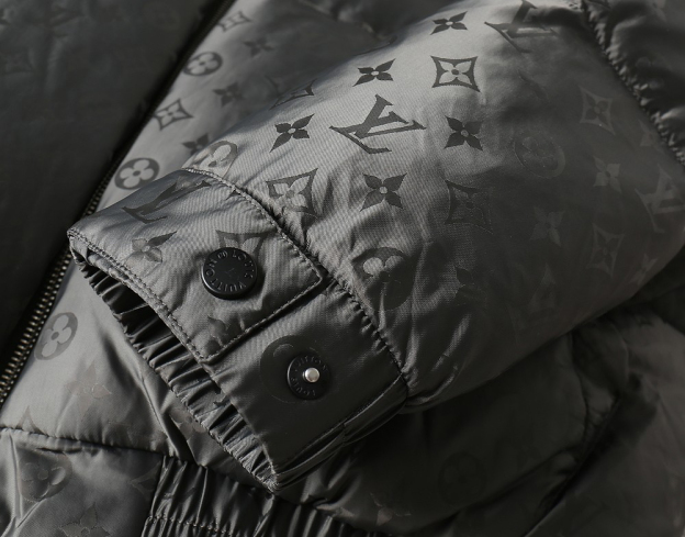 ルイ・ヴィトン「Louis Vuitton」秋冬コレクション ダウンジャケット