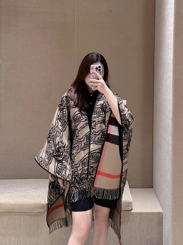 バーバリー「Burberry」リバーシブル チェック ウールケープ 155x130cm