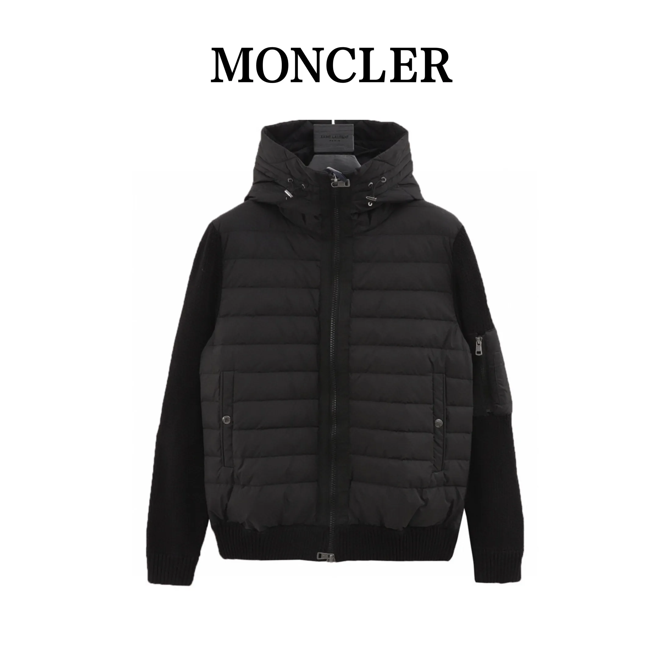 モンクレール（Moncler）の 24S 新作、袖が編み地とつなぎ合わされたパーカ付きの薄手ダウンジャケット