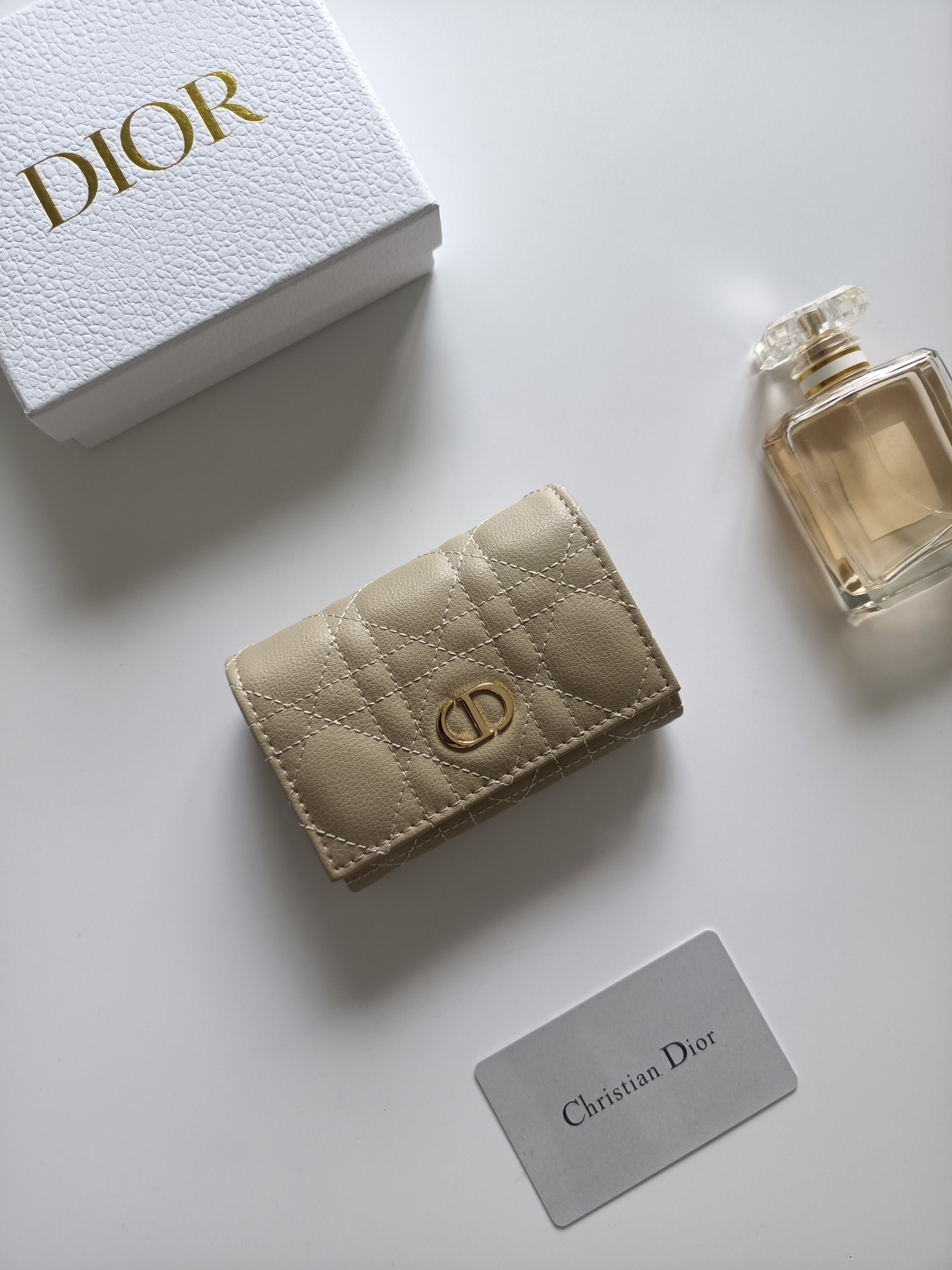 ディオール「Dior」ディオール 30 モンテーニュ グリシン ウォレット / コンパクトウォレット