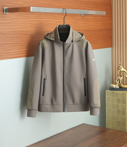 プラダ「Prada」秋冬 フード付きアウター