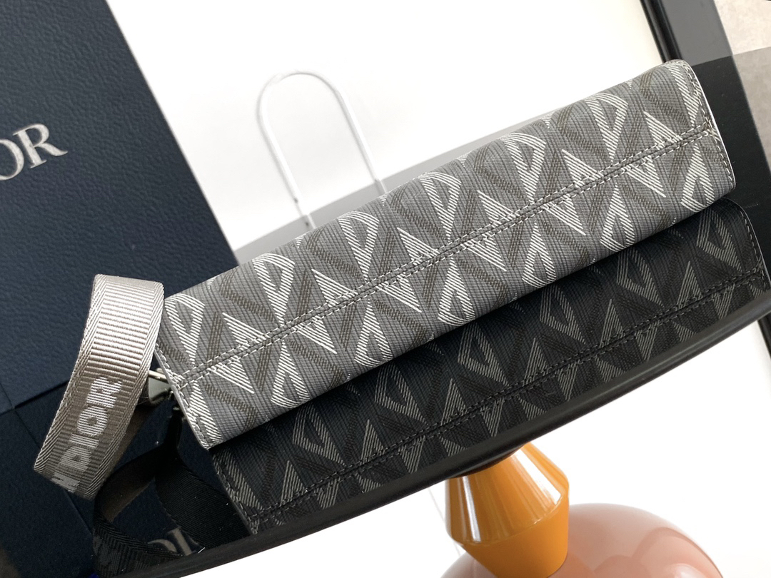 ディオール「Dior」オブリック モチーフ ポーチ