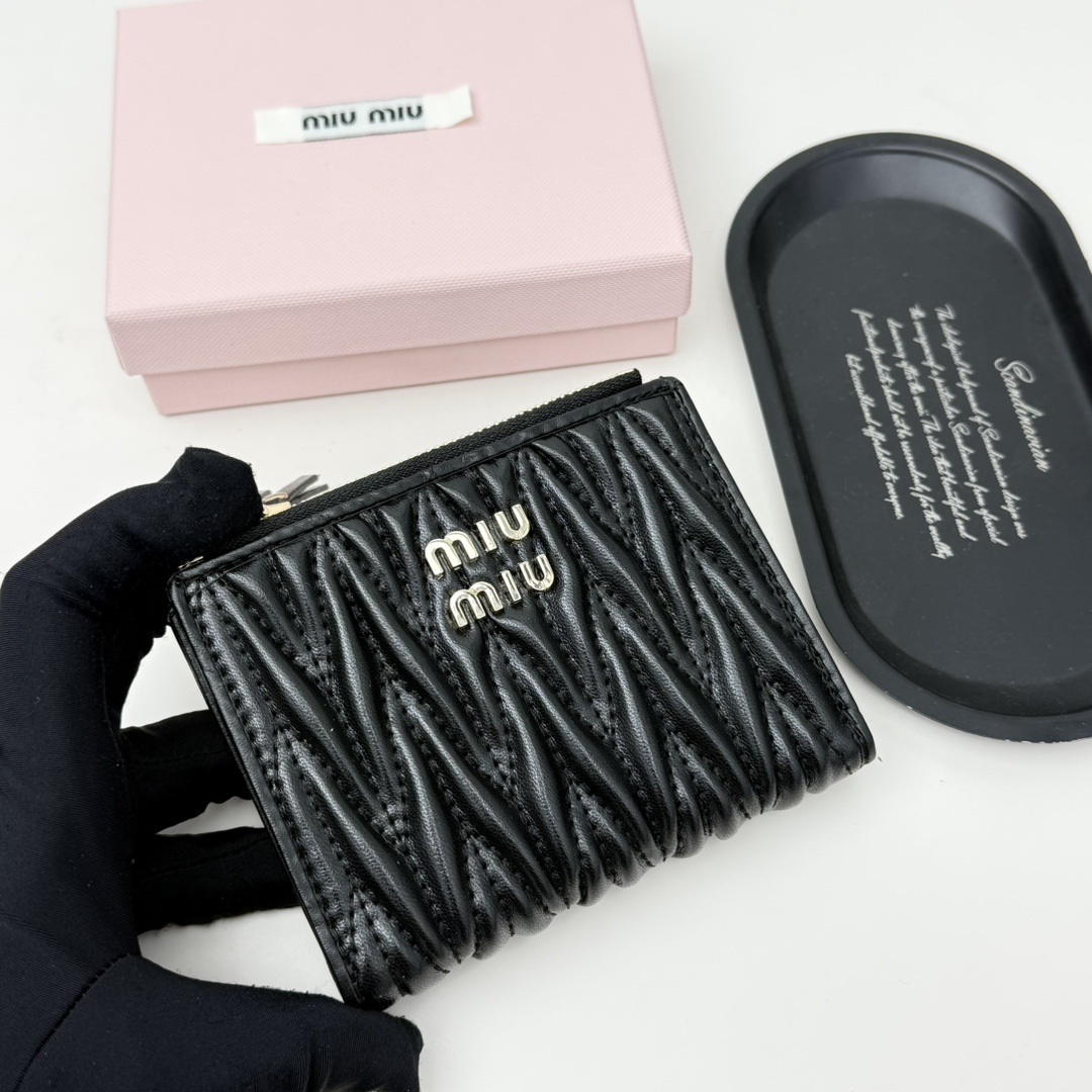 ミュウミュウ「Miu Miu」ミュウミュウ マテラッセ ラムスキン コンパクトバッグ 790 / ショルダーバッグ