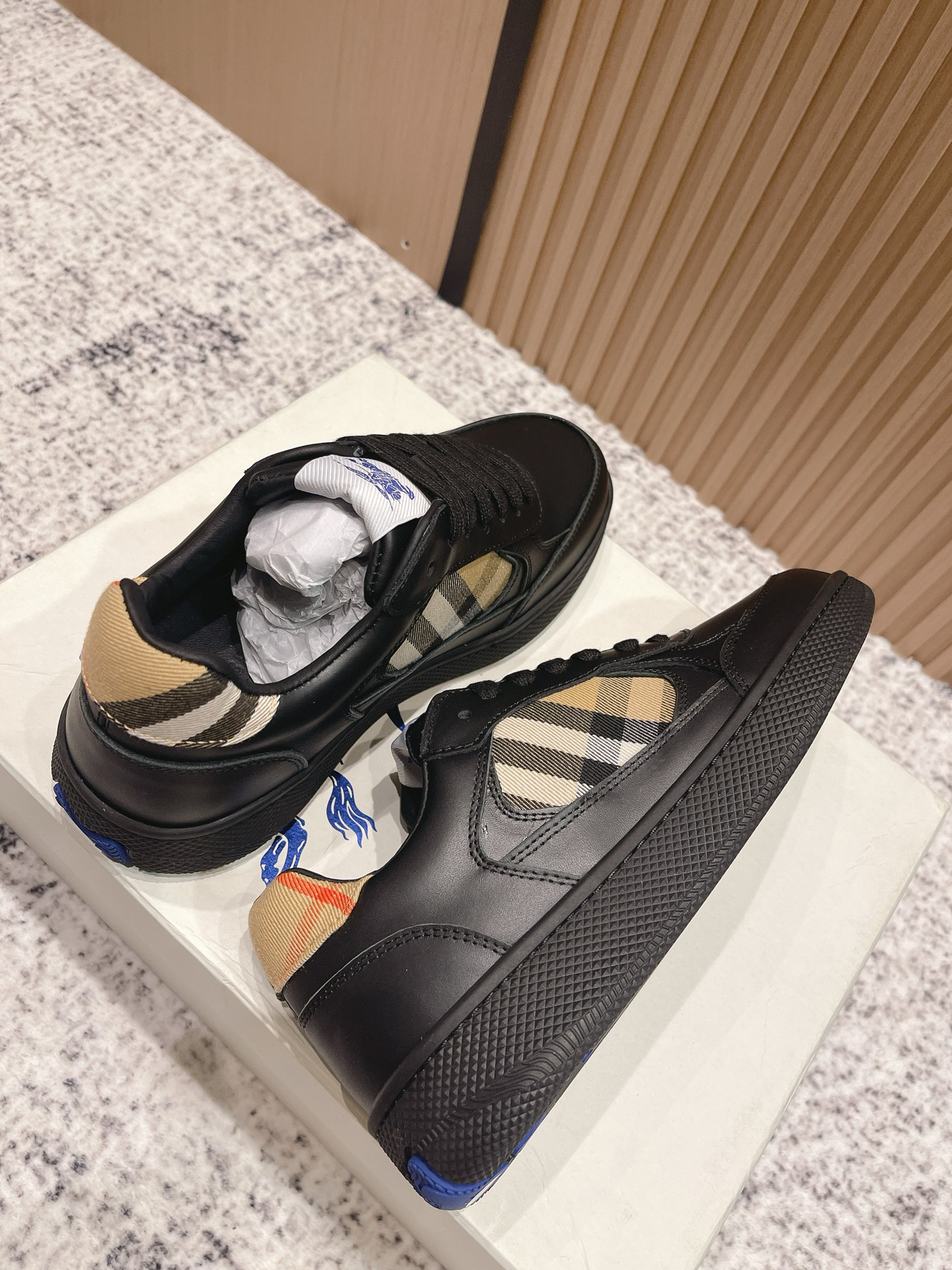 バーバリー「Burberry」バーバリー ボックス スニーカー / プレミアムレザースニーカー