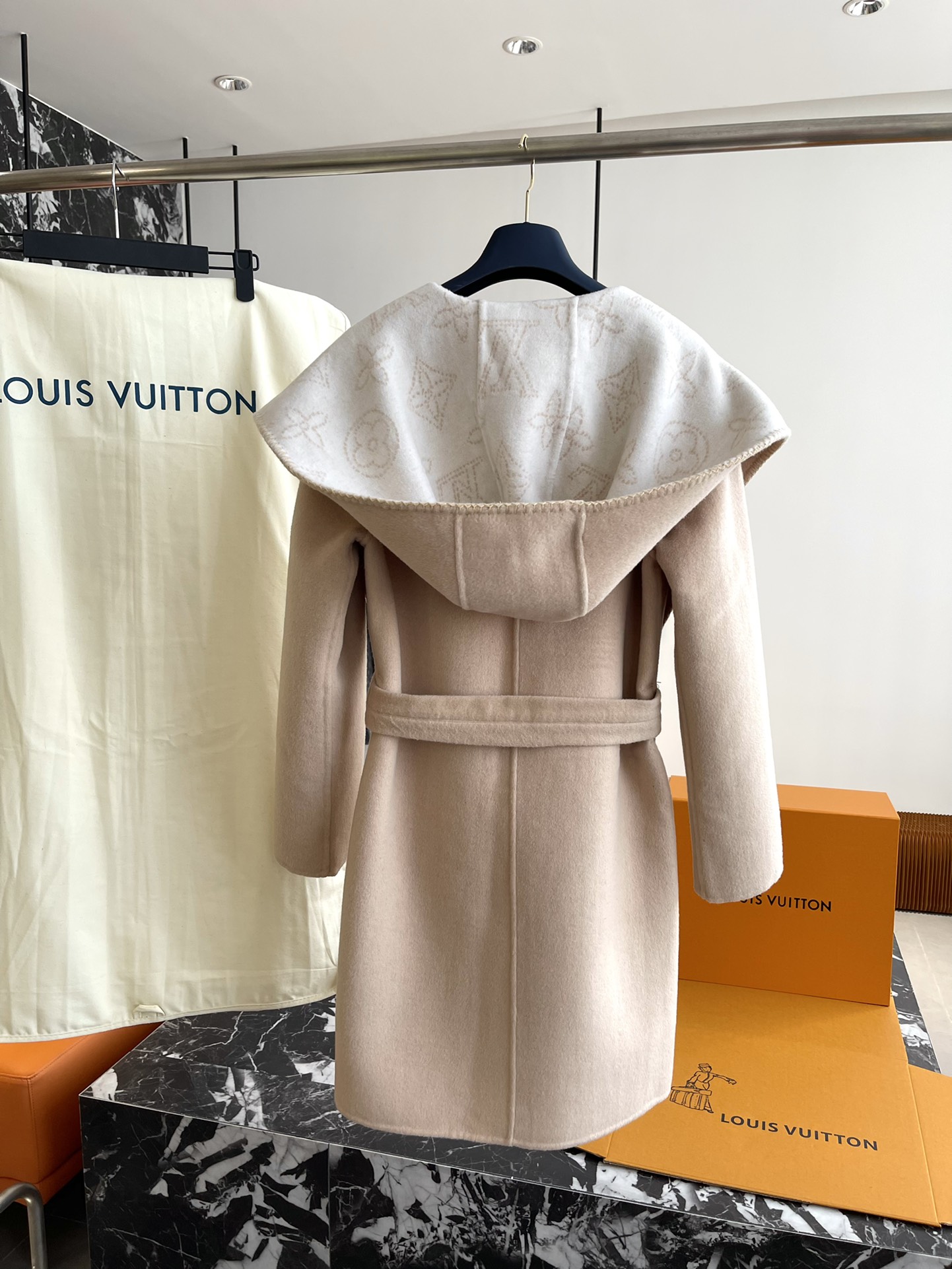 ルイ・ヴィトン「Louis Vuitton」秋冬 レディース ワップルフードロングコート