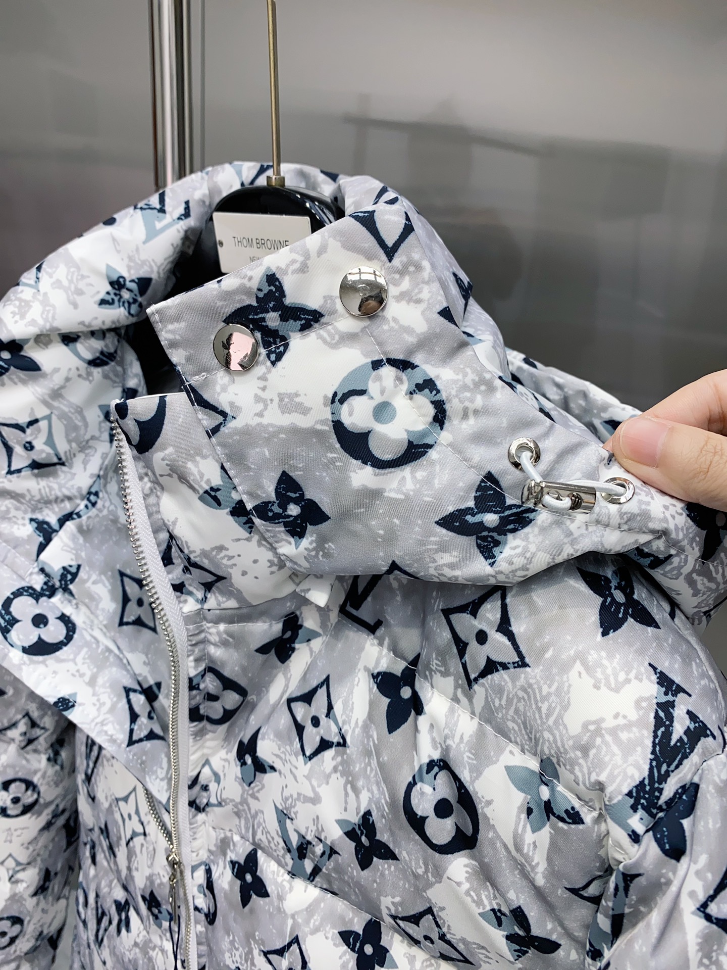 ルイ・ヴィトン「Louis Vuitton」秋冬フード付きダウンジャケット