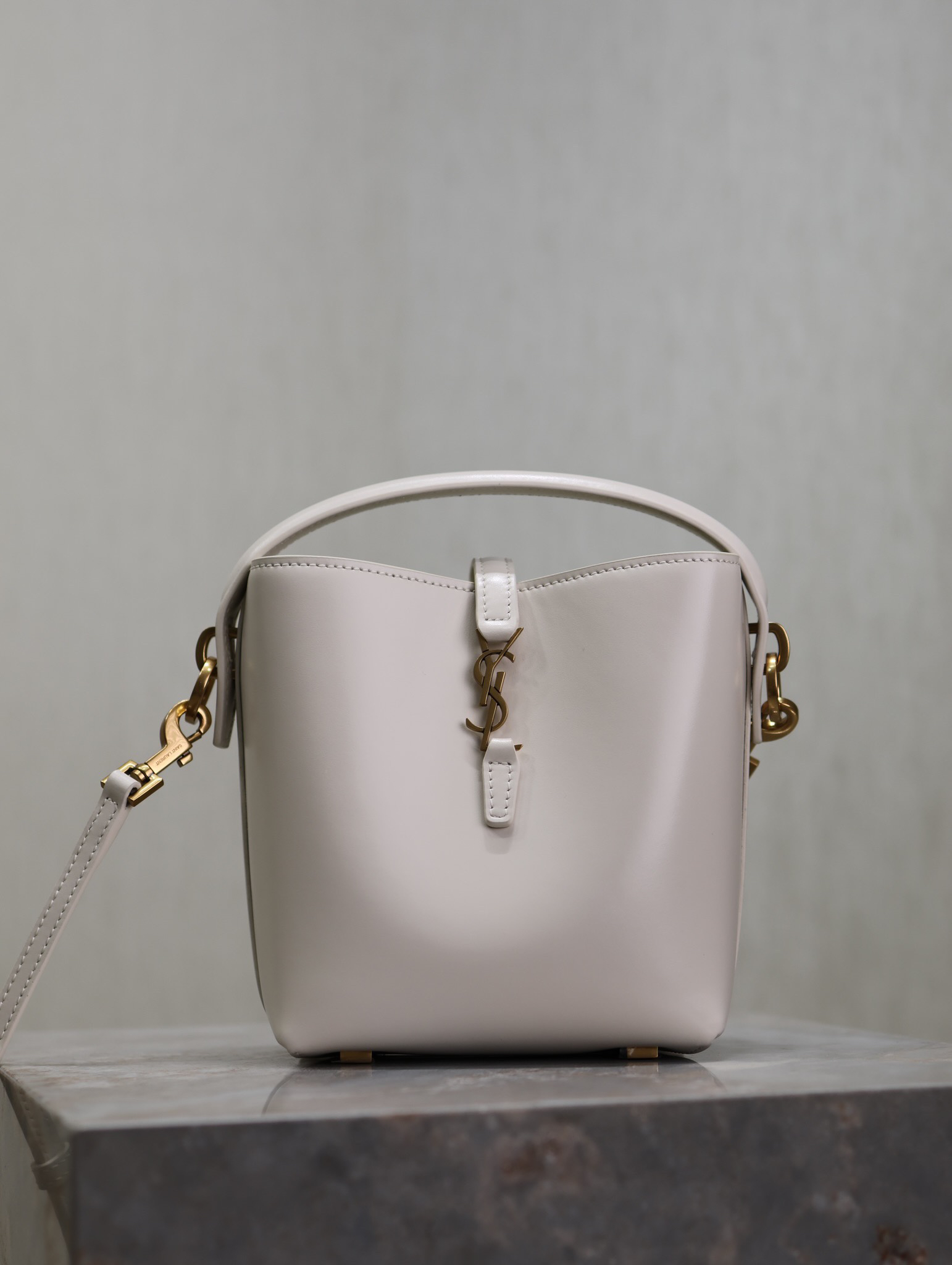 2026サンローラン「Saint Laurent LE 37 ミニ スムースカーフレザー バケツバッグ