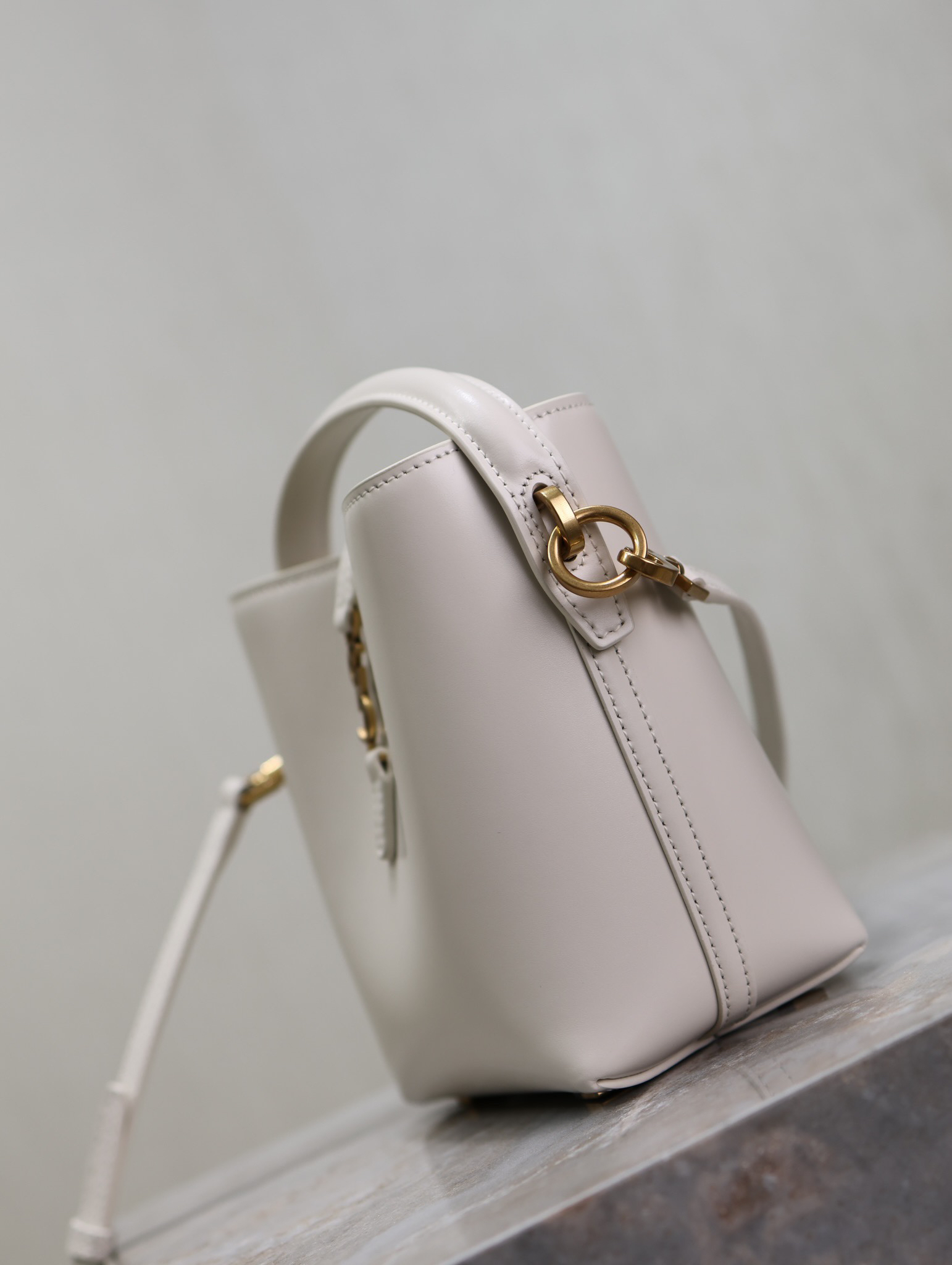 2026サンローラン「Saint Laurent LE 37 ミニ スムースカーフレザー バケツバッグ