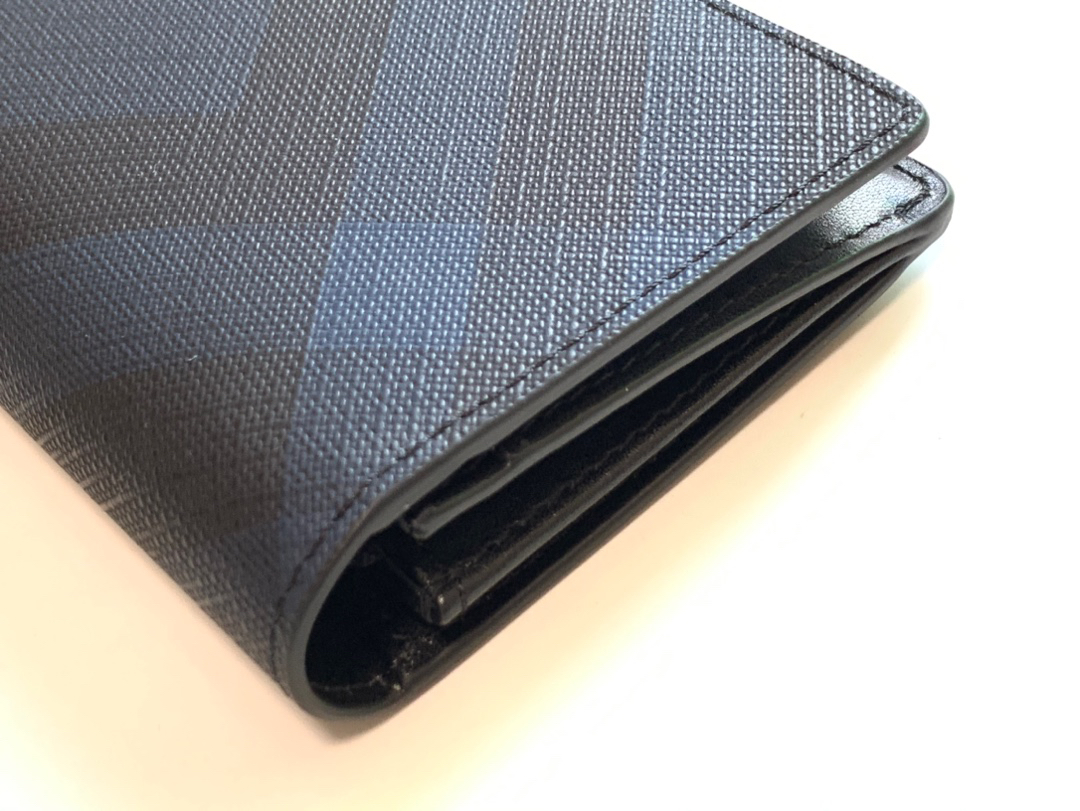 バーバリー「Burberry」London チェック 二つ折り財布