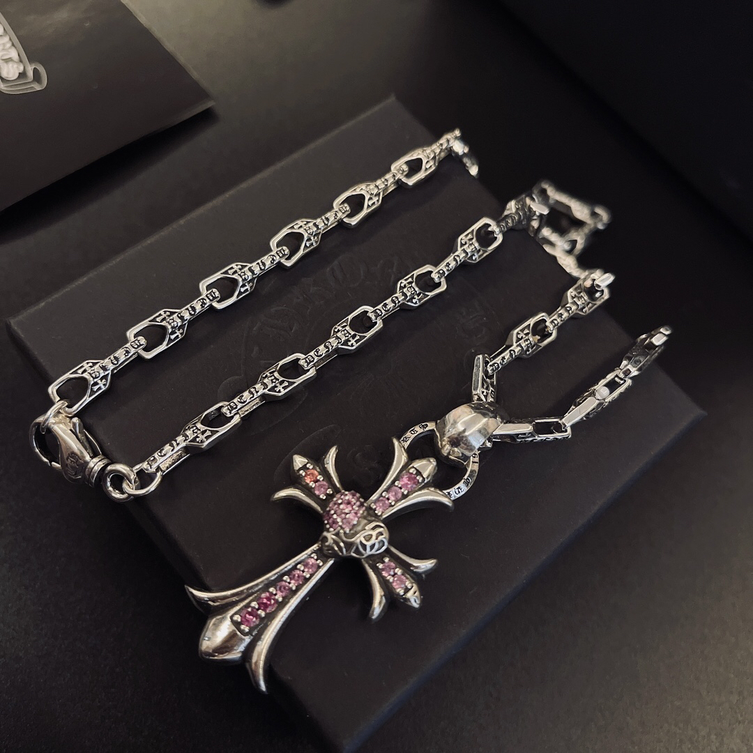 クロムハーツ「Chrome Hearts」のクラシックネックレス - 日常に上品なアクセントを添えるユニセックスモデル