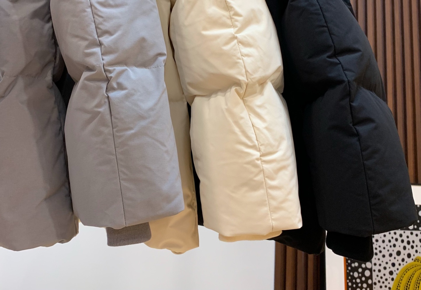 プラダ「Prada」秋冬フード付きダウンジャケット